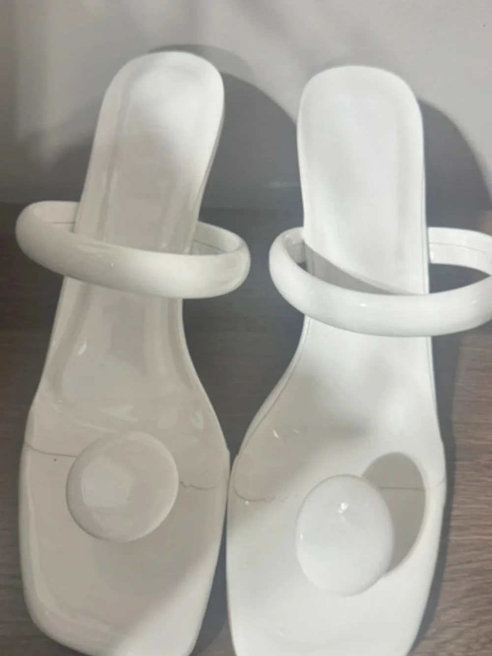 ❤️White Open-Toe Slide Sandals with Round Toe Accent
